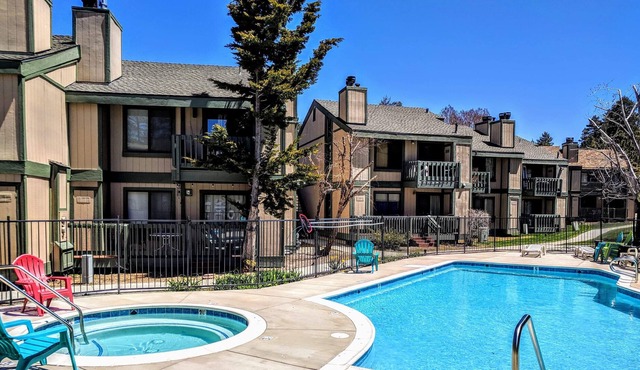 Boulder Bay Chalet Condo - Mountain charm condo with lake view and WIFI!