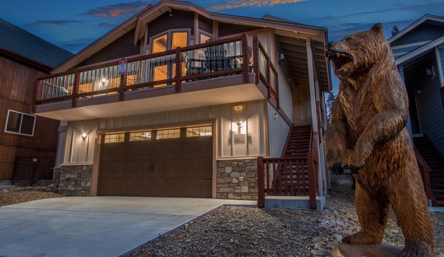 Boulder Bay Chalet Lakefront- Elegantly Decorated With Hot Tub And Game Room! 3 Bedroom Chalet