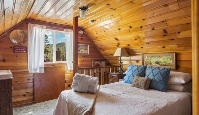 Boulder Bay Getway - Cozy Cabin located near Metcalf Bay