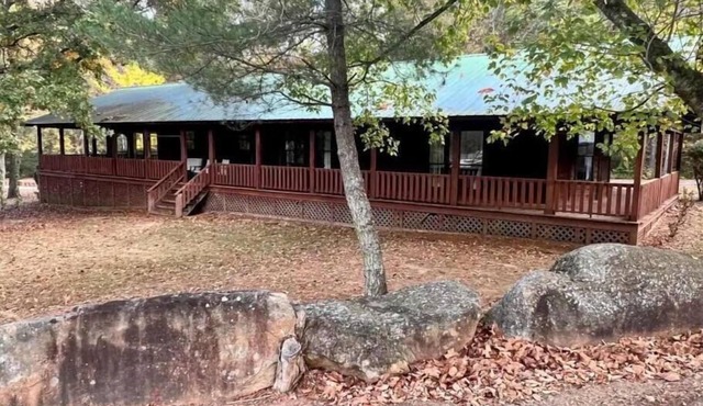 Boulder Cabin: 7 Beds, Arcade, Inflatables & More!