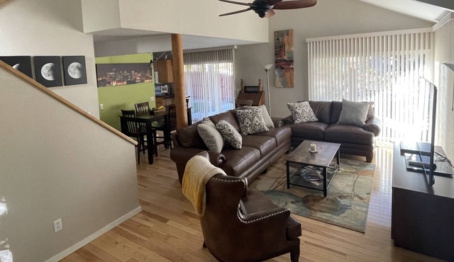 Boulder Cottage, private yard & decks, 2 car garage, walk to lakes & breweries