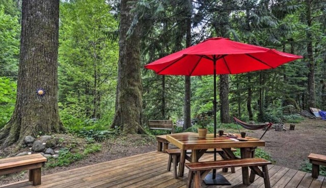 Boulder Creek Chalet - a Creekside Family Retreat