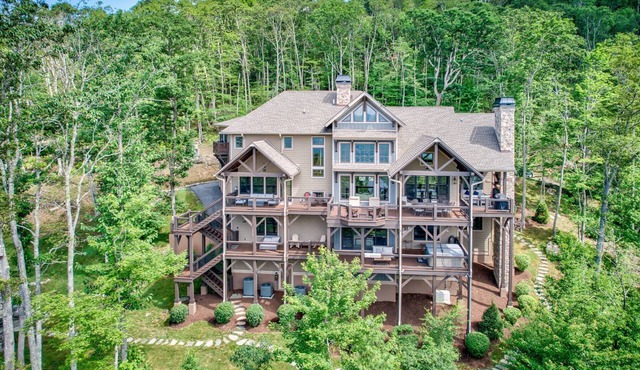Boulder Creek at Eagles Nest - Huge Custom Home - Hot tub - Live Like A King!