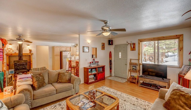 Boulder Creek Cabin - Awesome location - 2 min to Lake Cascade