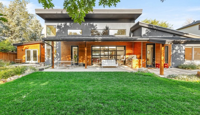 Boulder Indoor-Outdoor Oasis