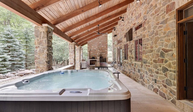 Boulder Lodge Waterpark & Ski Resort -Big Boulder & Jack Frost-Hot Tub-GameRoom