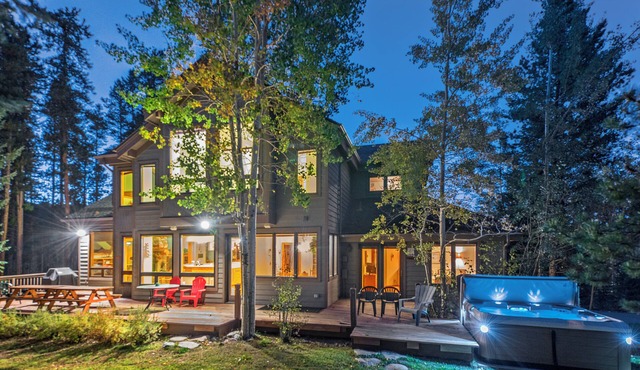 Boulder Ridge Lodge: Huge Ski-In Home w/20 Beds