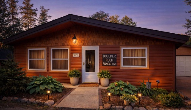 Boulder Rock Bungalow on Birchwood in Breezy ➳ Close to Everything