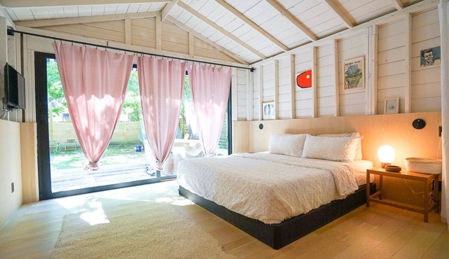 Bouldin Bungalow + Minutes to Downtown - Stardust!