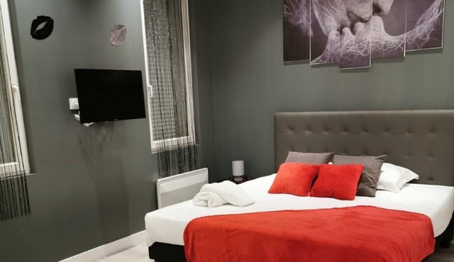 Boulevard de la Thesis, GRAY APARTMENT - LOVE SUITE