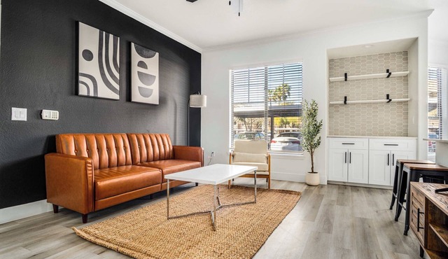 Boulevard Stays 2BR by Stadium Pool, Parking, Gym 06