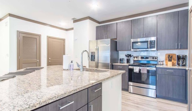 Boulevard Stays Charming 2BR Retreat Pool, Parking, Gym