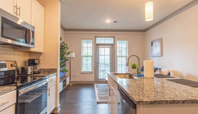 Boulevard Stays Comfy 1BR Haven Pool, Free Parking & Cozy Details