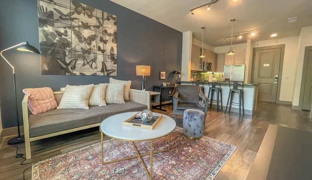 Boulevard Stays Dashing 1BR Suite Pool, Parking Gym C