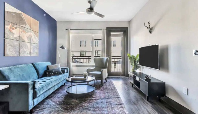 Boulevard Stays Dashing 1BR Suite Pool, Parking Gym H