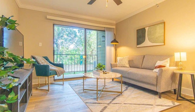 Boulevard Stays Luxury 1BR King Suite Parking Pool
