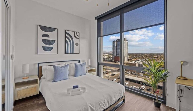 Boulevard Stays Modern Highrise STU Sky Pool, Parking, Gym 03