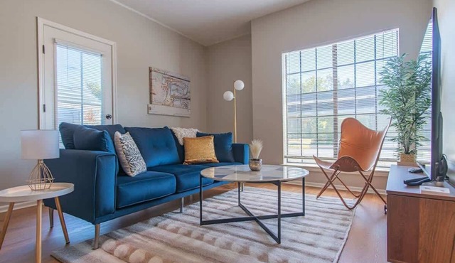 Boulevard Stays Quiet 1BR King Suite Pool, Gym, Parking 01