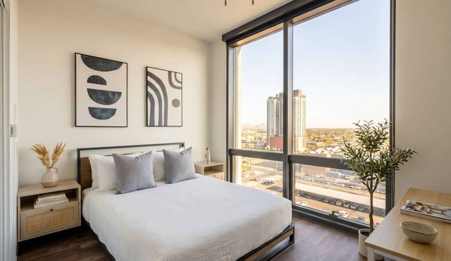 Boulevard Stays Studio Retreat Pool, Gym & Parking Included 1