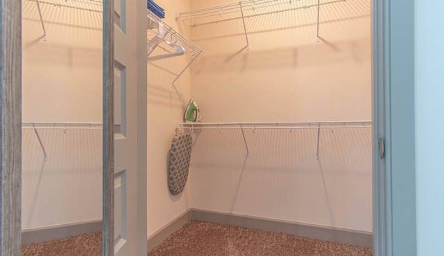 Boulevard Stays Stylish 3BR Getaway Pool, Gym Access & Free Parking