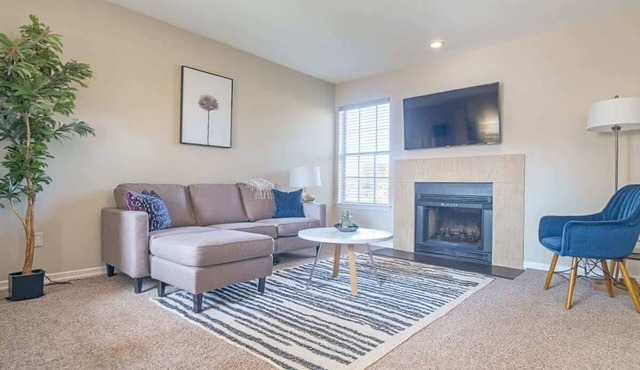 Boulevard Stays Tranquil 1BR King Suite Pool, Gym, Parking 03