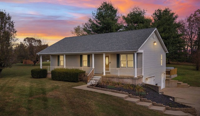 Bourbon Basecamp: 1.5 Acres, Game + Movie Room, 3 Bedrooms