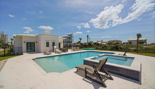 Bourbon Breeze - Beachy Home Near the Gulf with Spacious Outdoor Pool Area
