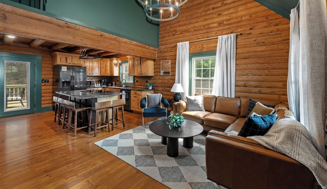 Bourbon Country Cabin - Game Room, Fire Pit, and Hot Tub