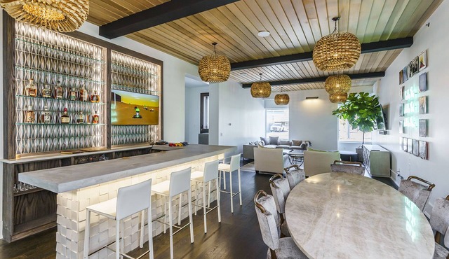 Bourbon Hous - 7 Bdrms, Bar, Billiards, Downtown Lexington