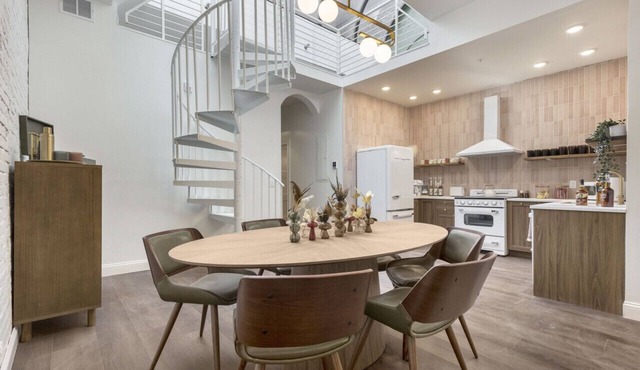 Bourbon Loft. 5 bed/2 bath by Hollyhock Suites