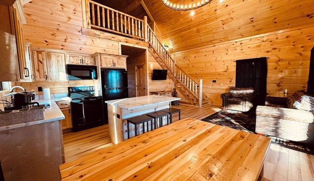 Bourbon Retreat With Hot Tub 9