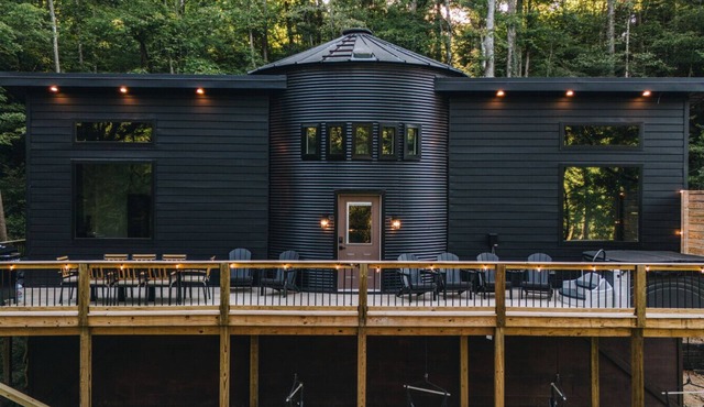 Bourbon Silo Cabin | Kings | Sleep 8 | SxS Trailer