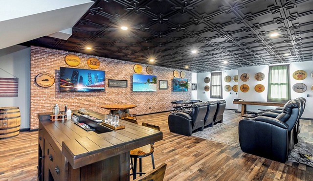 Bourbon Speakeasy 6BR Estate · Hot Tub · Sleeps 14