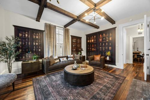 Bourbon-themed home w arcade & hot tub for groups