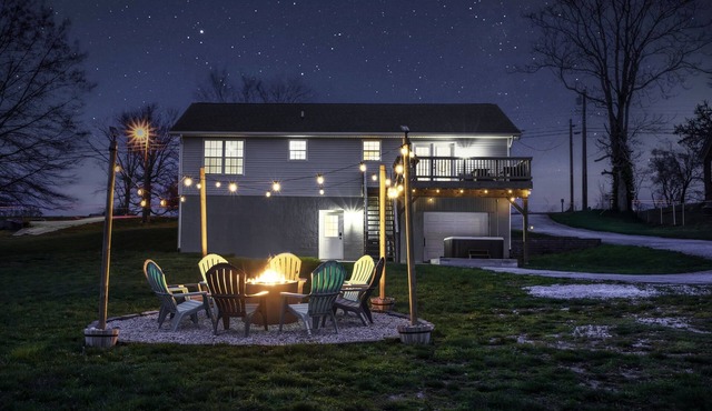 Bourbon Trail Getaway | Hot Tub Fire Pit