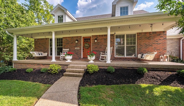 Bourbon Trail Getaway on Quiet Cul-de-sac - minutes from I-71 - Sleeps 8