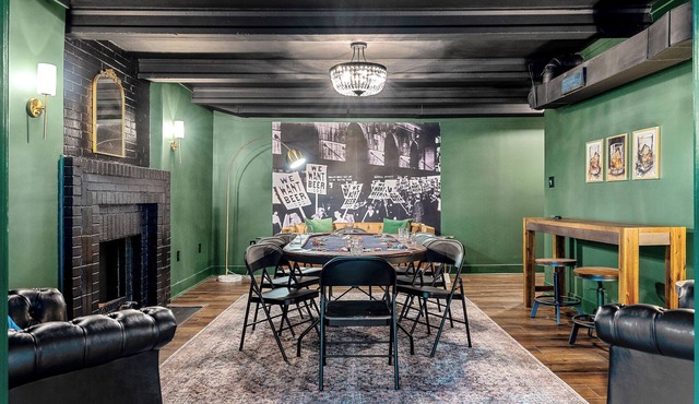 Bourbon Trail, Hot Tub, Speakeasy, Firepit, GameRm