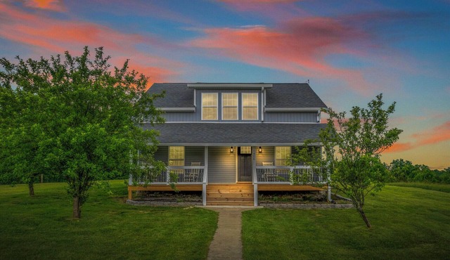 Bourbon Trail Near Buffalo Trace-Hot Tub, Fire Pit, BBQ Grill