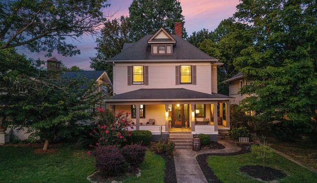 Bourbon Trail Retreat . Sleeps 10 + Hot Tub. In the Heart of the Bourbon Trail