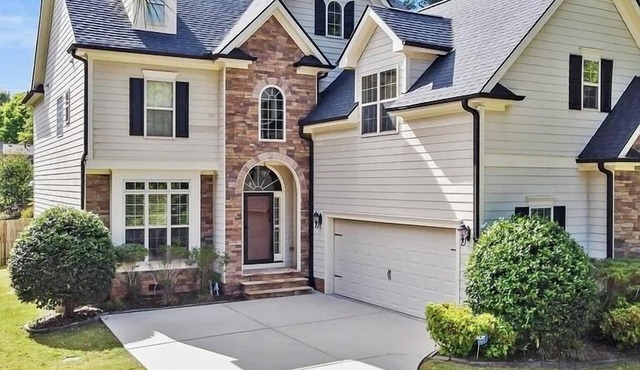 Bourbon Trail Retreat – 4 Bedroom Raleigh Home with Hot Tub