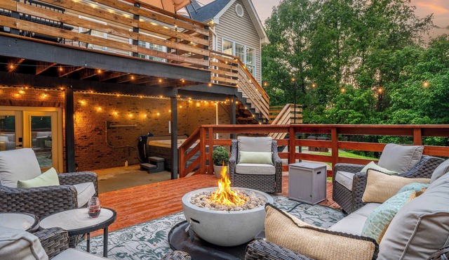 Bourbon Trail Retreat: Hot Tub & Game Room