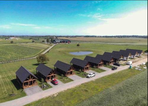 Bourbon Villa at Daynabrook Farm with HOT TUB-1