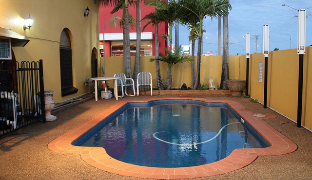 Bourbong Street Motel