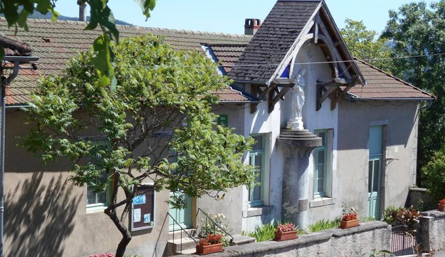 Bourbonnais Mountain Cottage 12-14 pers, pets allowed