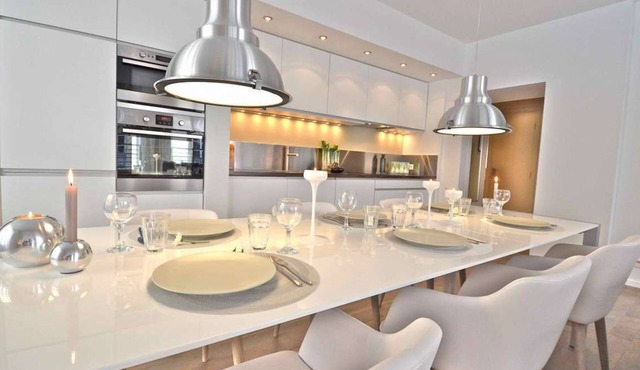 Bourbons, 3BR/3BA, 6 people