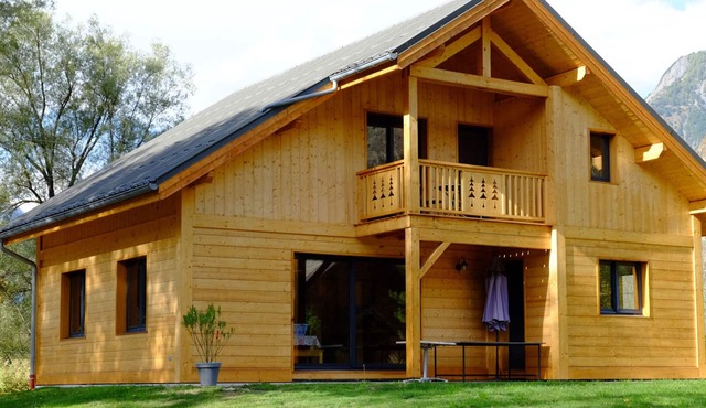 BOURG D'OISANS : Le Centaurée ★ Chalet 12 people