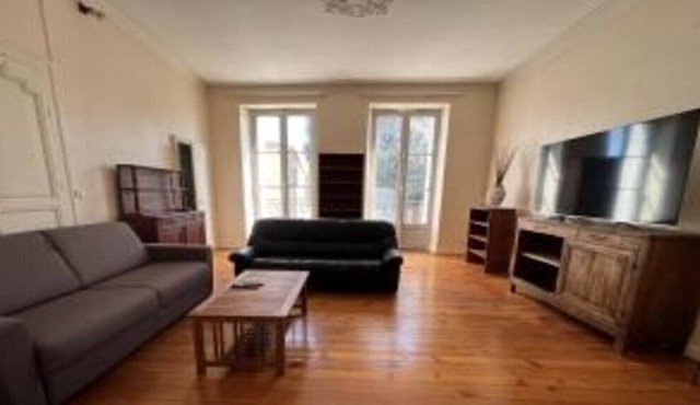 Bourg sur Gironde- Appartement en Coeur de Village