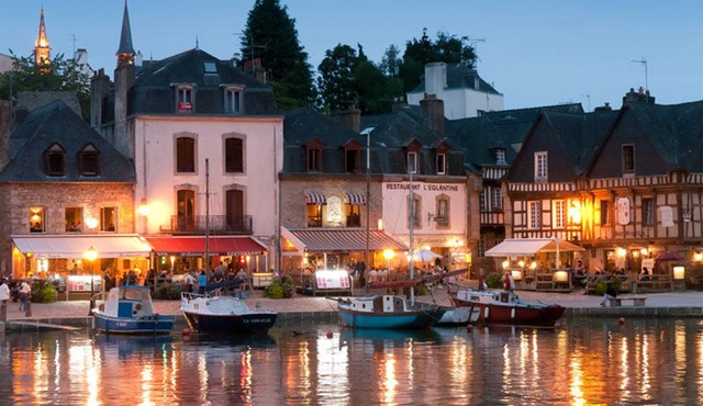 Bourgeois house with character, between train station and town center, 10 minutes from the beaches