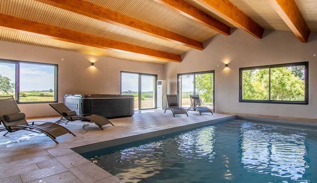 Bourgogne Détente - "La Longère de Varennes" (The Longère of Varennes)