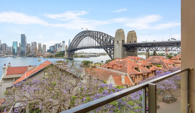 Boutique 2-Bed with Stunning Sydney Harbour Views